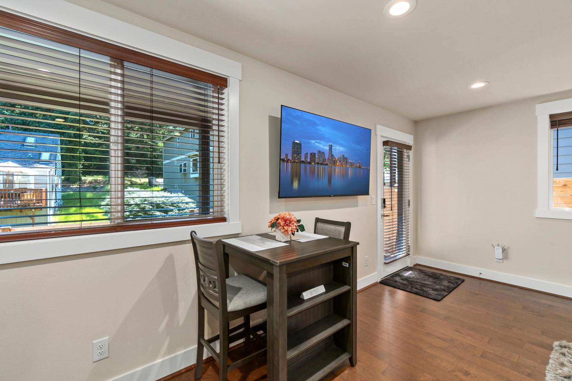 Serene 1 Bdrm, 1 Bath Apartment *