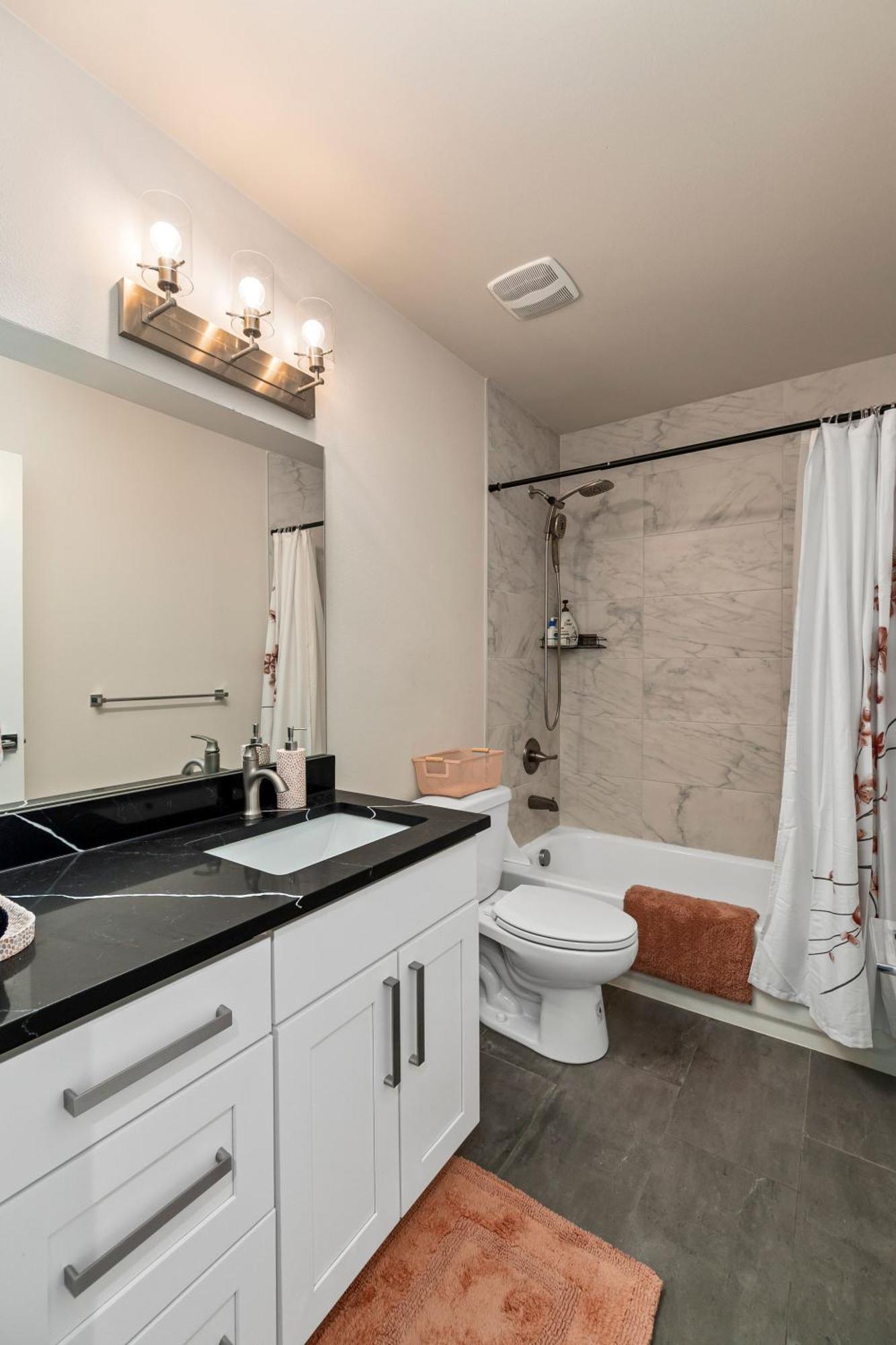 Serene 1 Bdrm, 1 Bath Seattle
